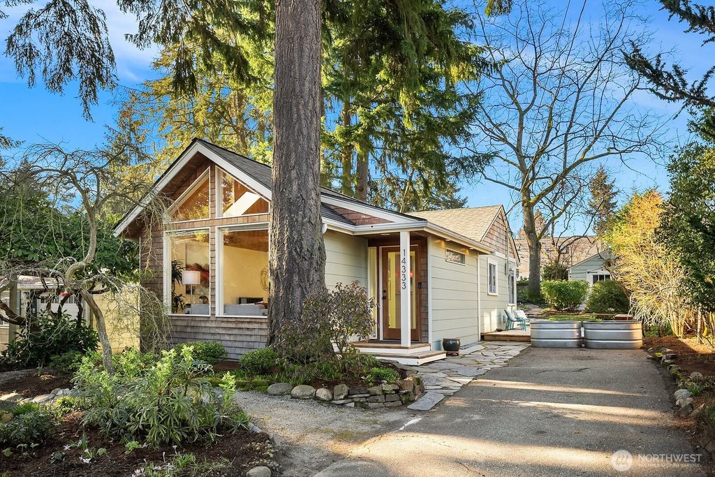 Photo of 14333 Dayton Avenue N, Seattle, WA 98133 (MLS # 2478885)
