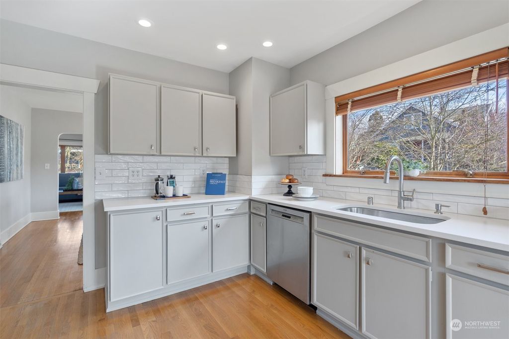 listing image 9369227004438334247