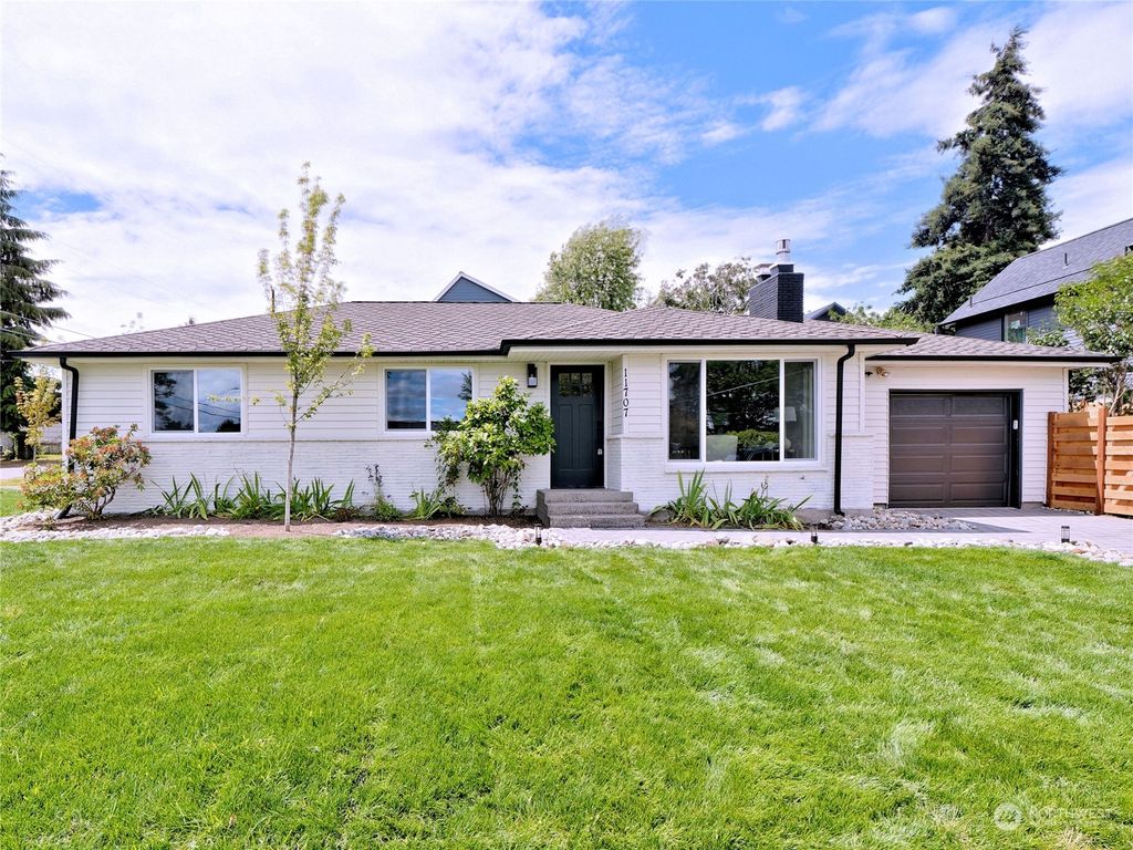 Photo of 11707 Fremont Avenue N, Seattle, WA 98133 (MLS # 2258902)