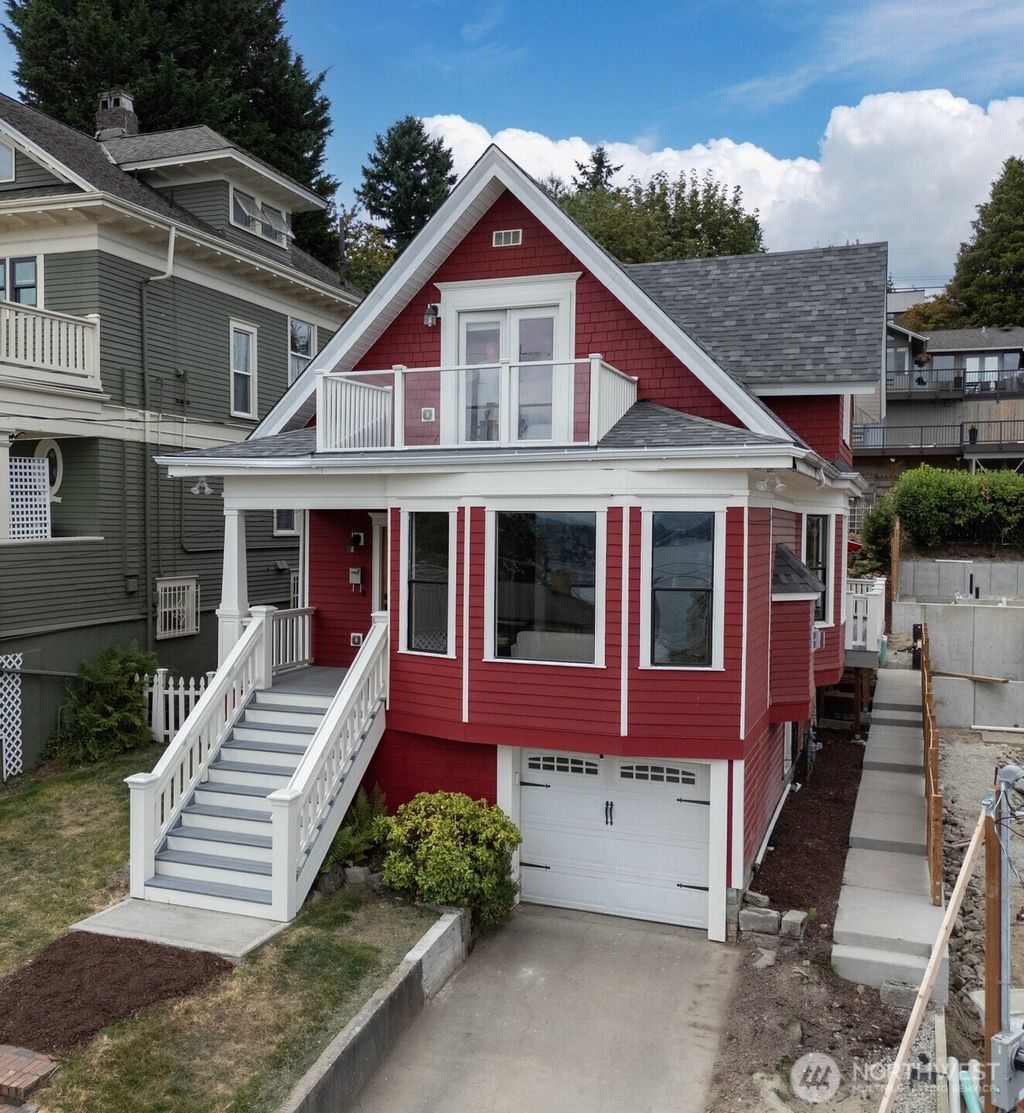 Photo of 911 32nd Avenue S, Seattle, WA 98114 (MLS # 2384479)