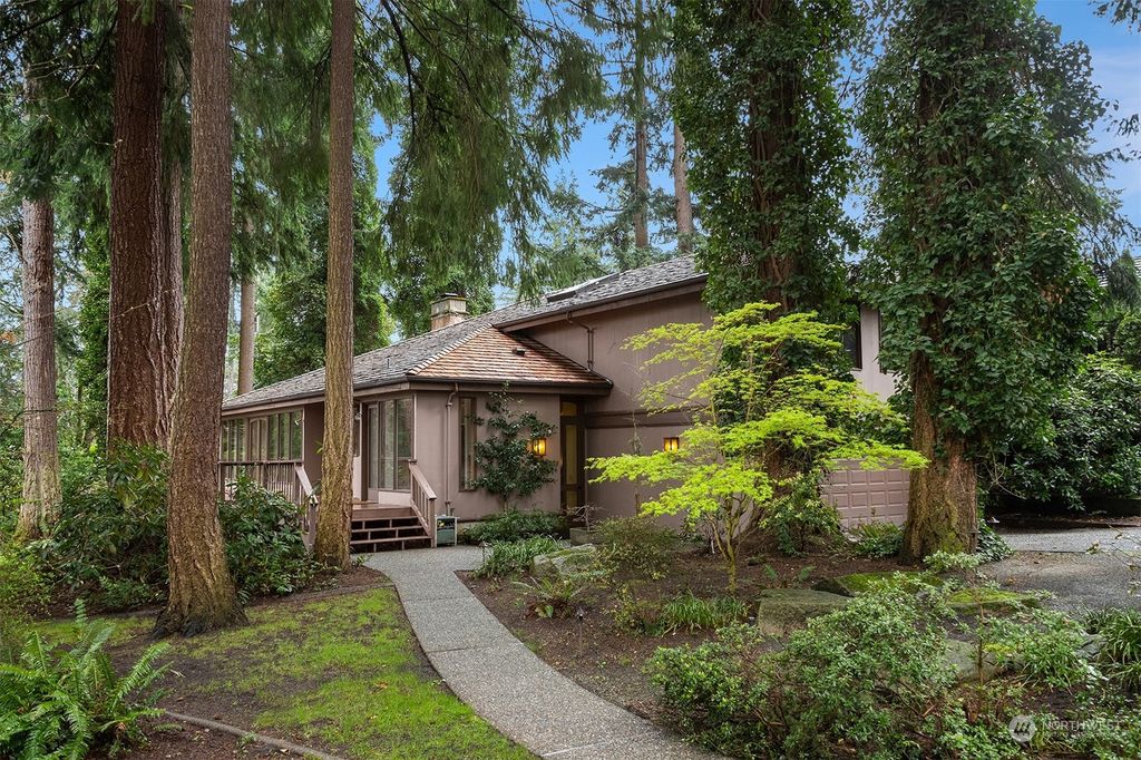 Photo of 3410 74th Avenue SE, Mercer Island, WA 98040 (MLS # 2139284)
