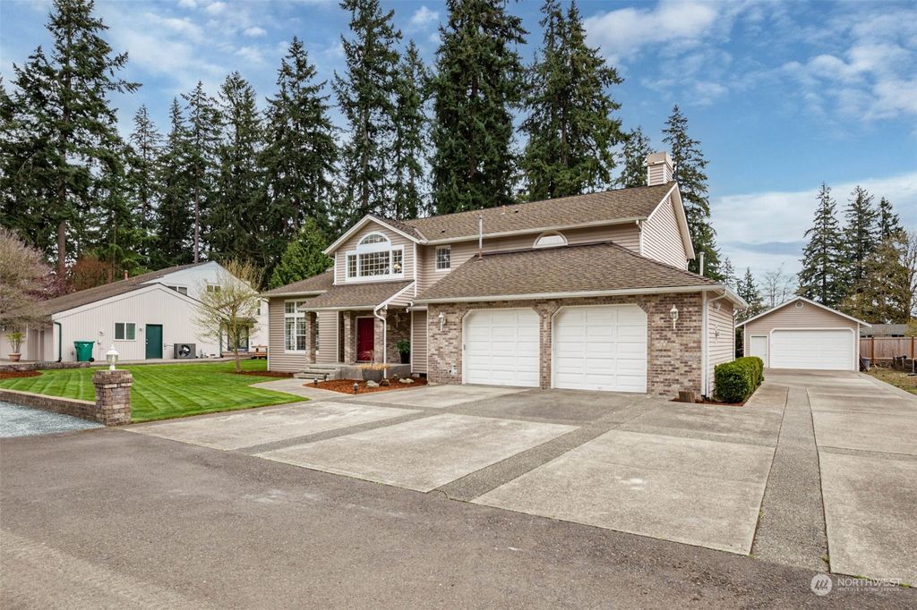 Photo of 10917 SE 325th Place, Auburn, WA 98092 (MLS # 2059509)