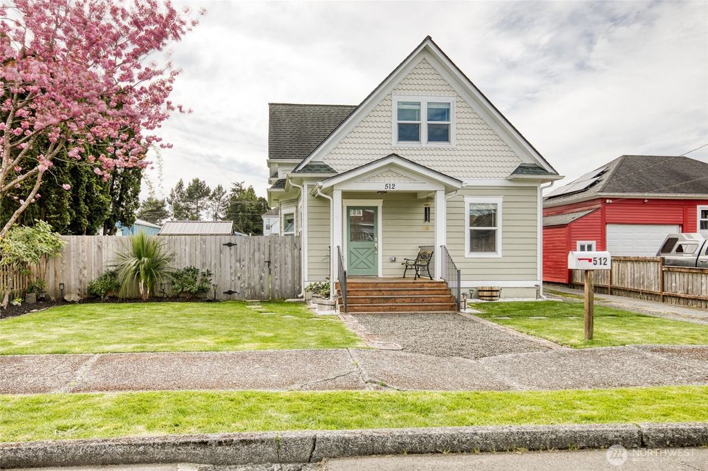 Photo of 512 M Street, Hoquiam, WA 98550 (MLS # 2509828)