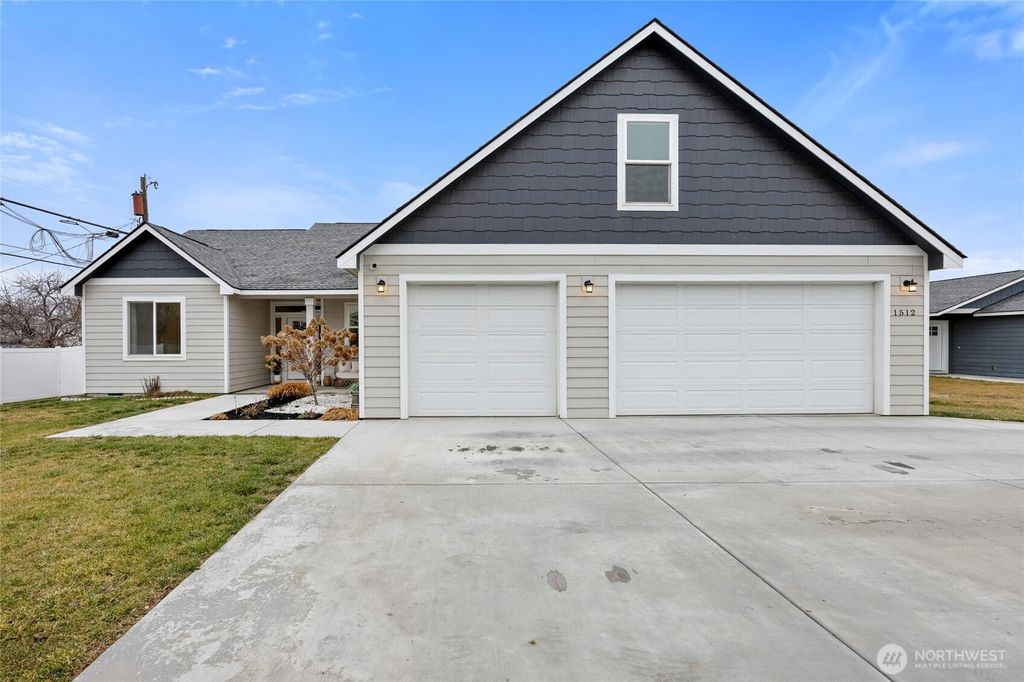 Photo of 1512 S Madison Street, Moses Lake, WA 98837 (MLS # 2469816)