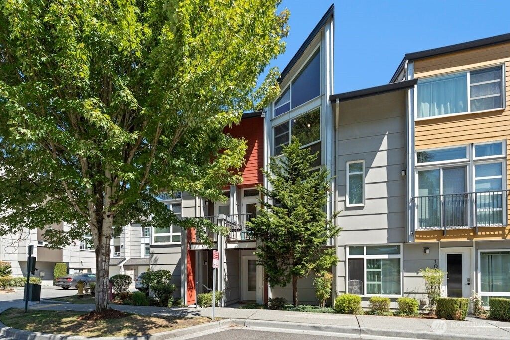 Photo of 15107 NE 81st Way #102, Redmond, WA 98052 (MLS # 2502847)