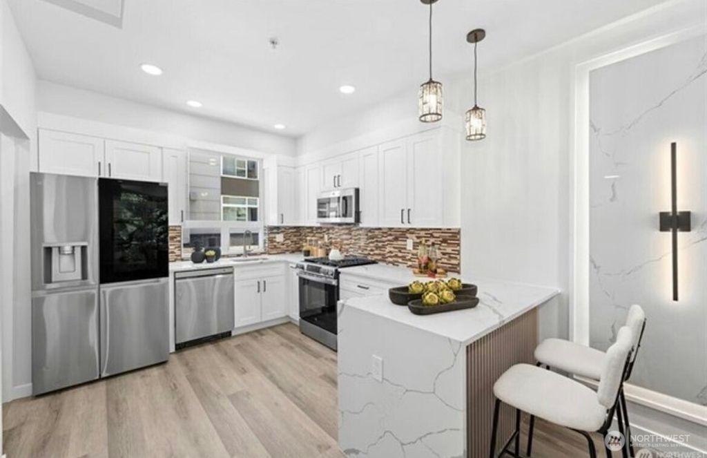 Photo of 15107 NE 81st Way #102, Redmond, WA 98052 (MLS # 2502847)