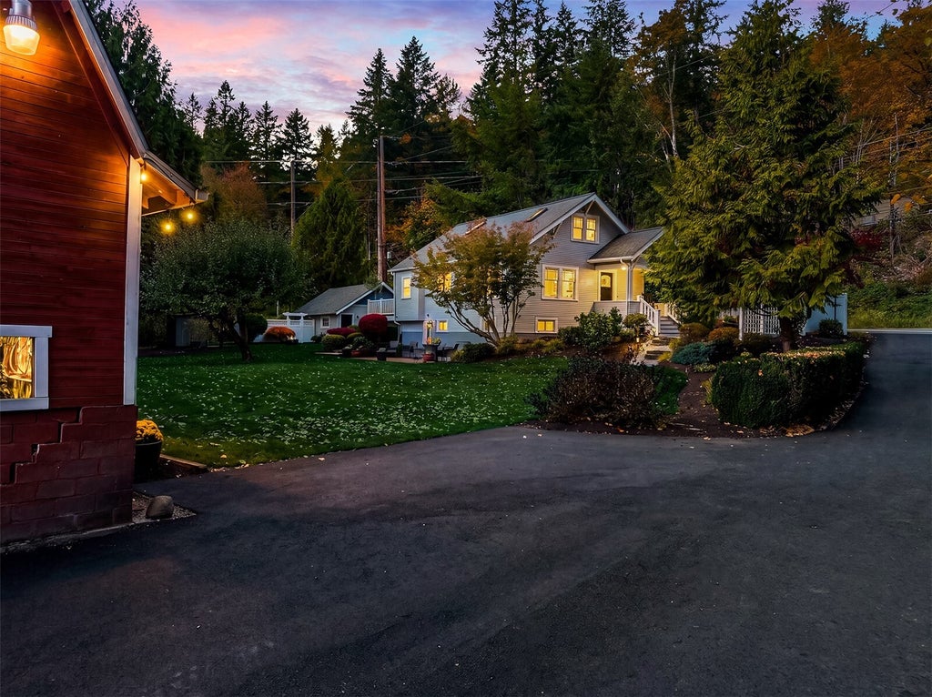 Photo of 17929 SE May Valley Road, Renton, WA 98059 (MLS # 2594905)