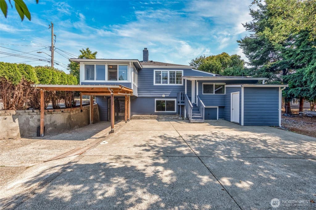 Photo of 2515 S Willow Street, Seattle, WA 98108 (MLS # 2567805)
