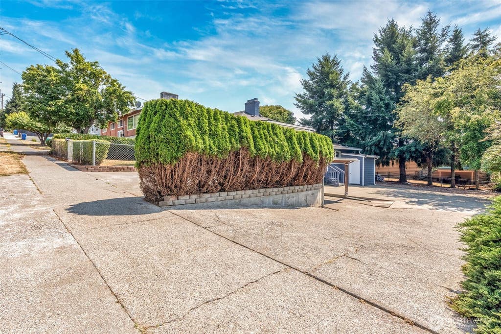 Photo of 2515 S Willow Street, Seattle, WA 98108 (MLS # 2567805)