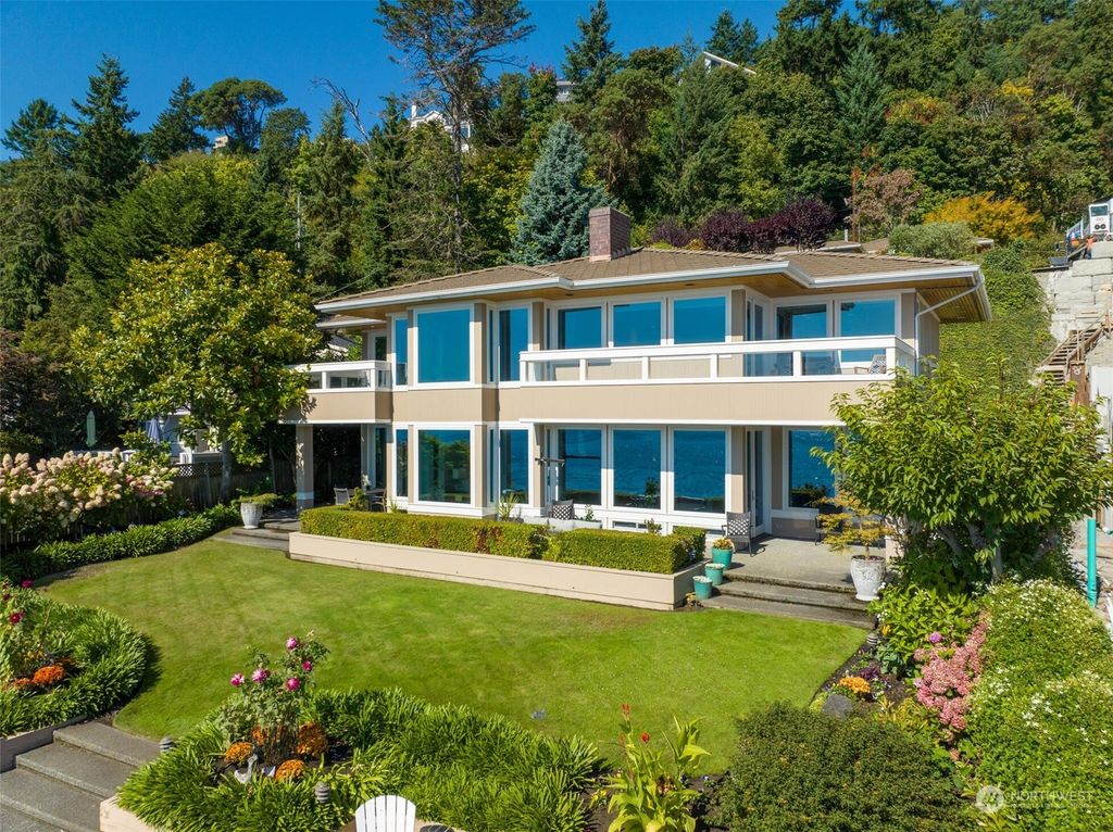 Photo of 2683 SW 172nd Street, Burien, WA 98166 (MLS # 2162384)