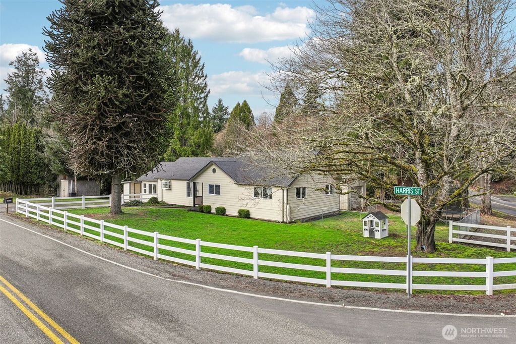 Photo of 3031 Allen Street, Kelso, WA 98626 (MLS # 2486953)