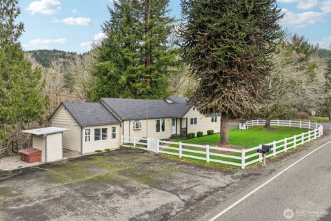 Photo of 3031 Allen Street, Kelso, WA 98626 (MLS # 2486953)