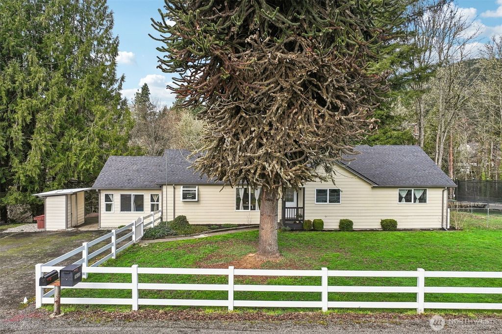 Photo of 3031 Allen Street, Kelso, WA 98626 (MLS # 2486953)