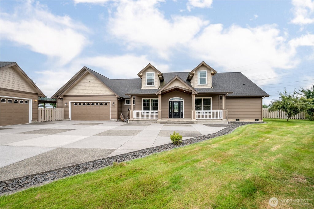 Photo of 2487 Redwood Avenue, Longview, WA 98632 (MLS # 2548630)