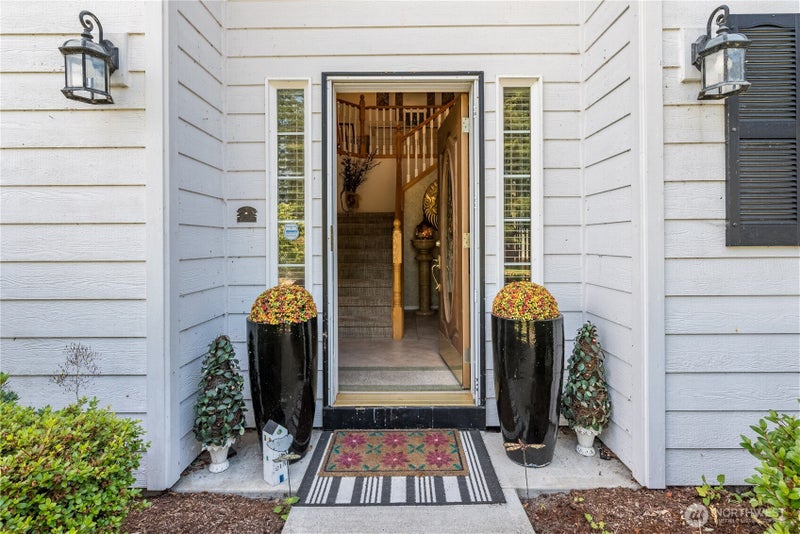 215 W St James Place