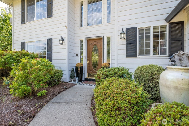 215 W St James Place