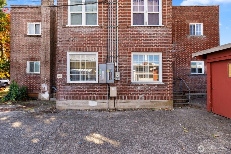500 Hillkress Street