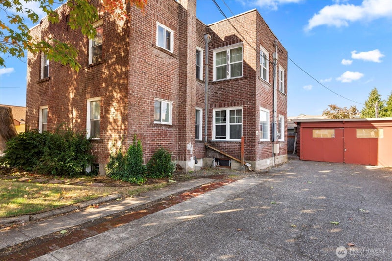 500 Hillkress Street