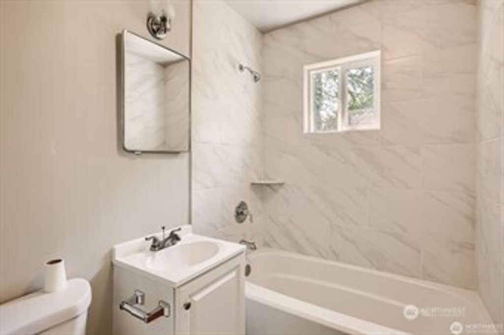 Photo of 600 Wildwood Boulevard SW, Issaquah, WA 98027 (MLS # 2488994)