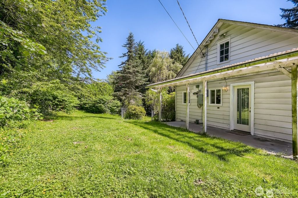 Photo of 600 Wildwood Boulevard SW, Issaquah, WA 98027 (MLS # 2488994)