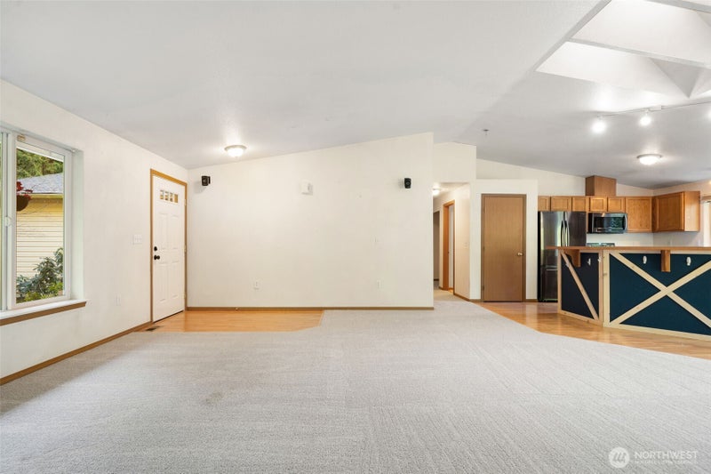 297 Lewis Road W