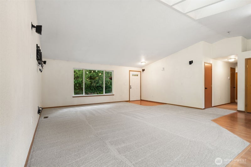 297 Lewis Road W