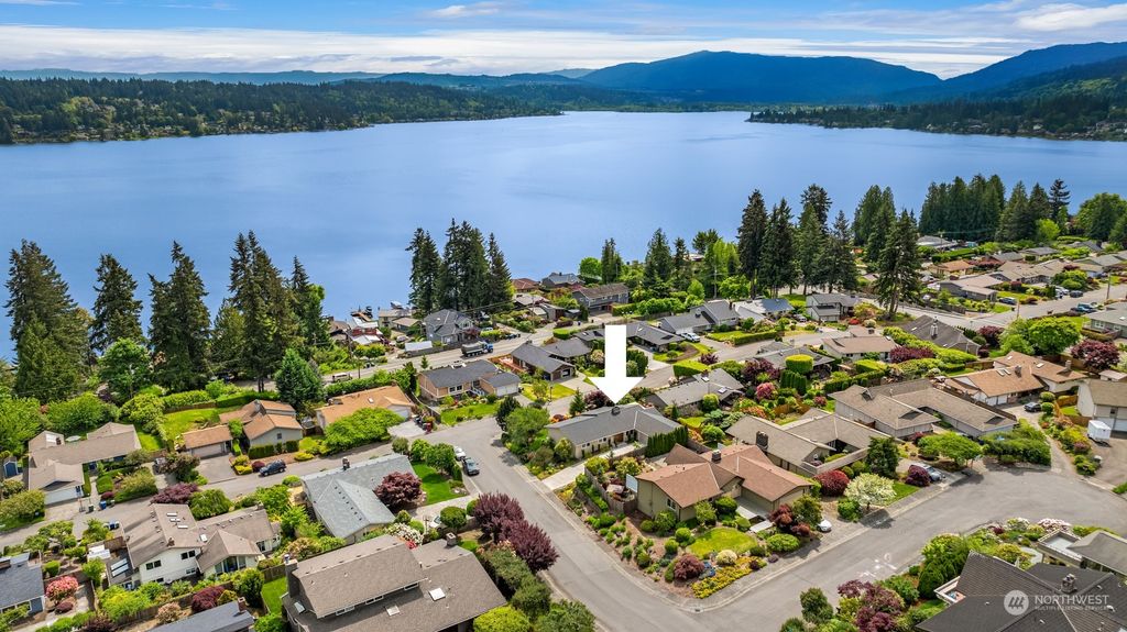 Photo of 17015 SE 25th Street, Bellevue, WA 98008 (MLS # 2237546)