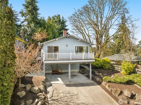 Photo of 10317 Roosevelt Way NE, Seattle, WA 98125 (MLS # 2499837)