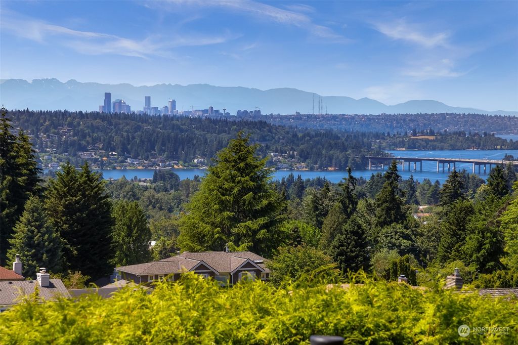 Photo of 4615 133rd Avenue SE, Bellevue, WA 98006 (MLS # 2260514)