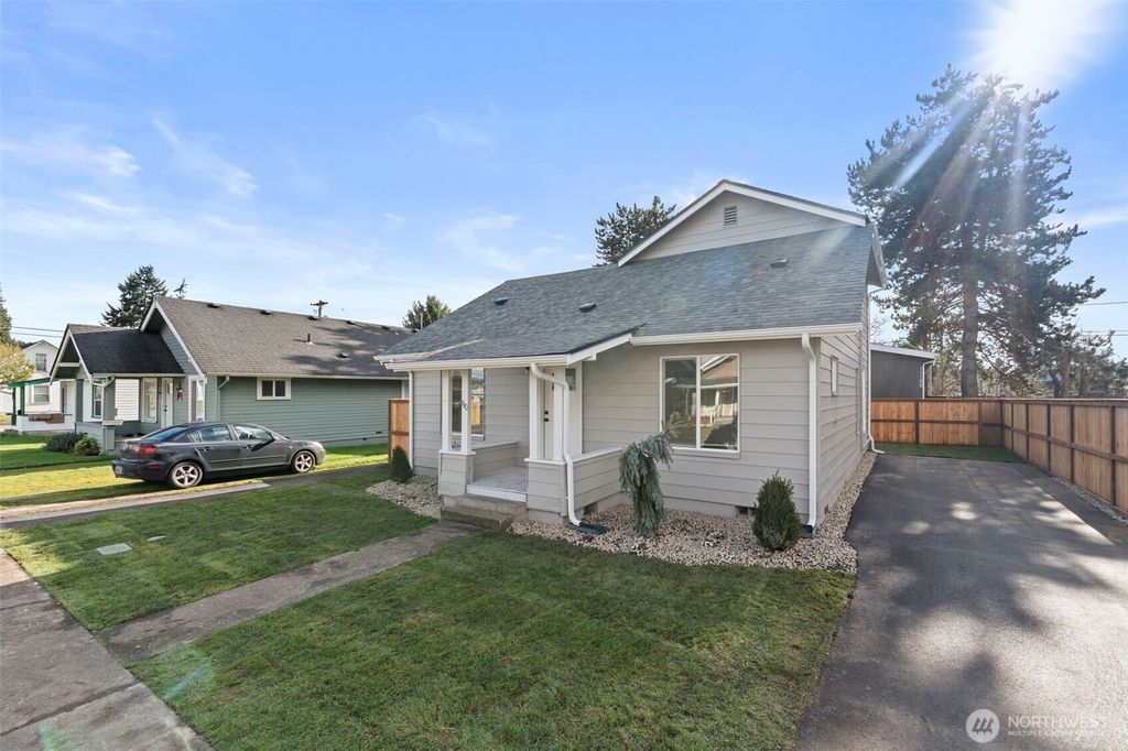 Photo of 1110 W Walnut St, Centralia, WA 98531 (MLS # 2502175)