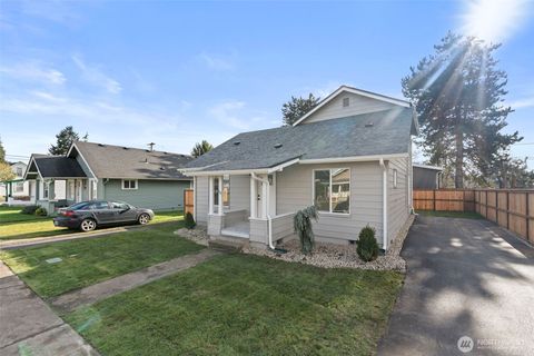 Photo of 1110 W Walnut St, Centralia, WA 98531 (MLS # 2502175)