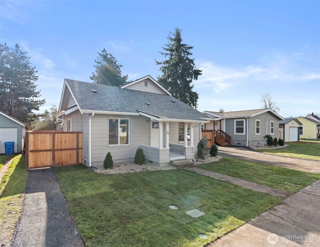 Photo of 1110 W Walnut St, Centralia, WA 98531 (MLS # 2502175)