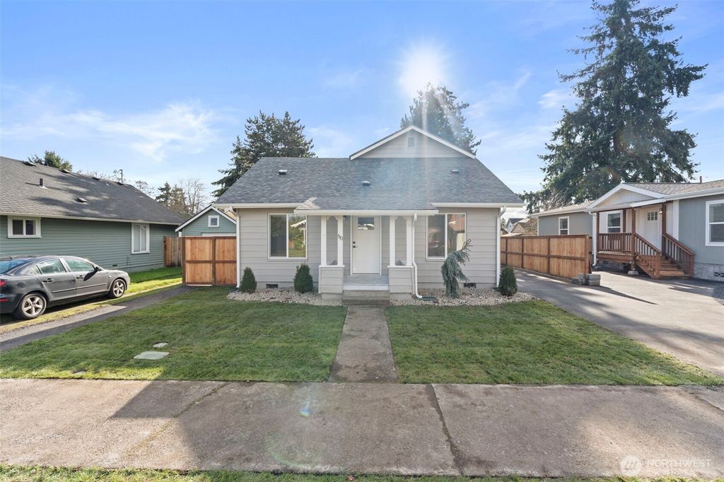 Photo of 1110 W Walnut St, Centralia, WA 98531 (MLS # 2502175)