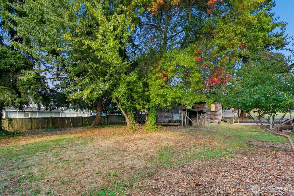 Photo of 20822 20822 Damson Rd, Lynnwood, WA 98036 (MLS # 2442796)
