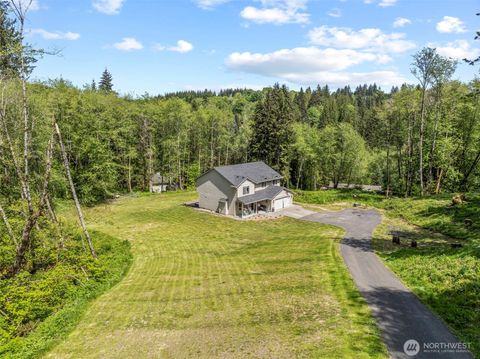 Photo of 208 Salmonberry Lane, Longview, WA 98632 (MLS # 2370203)
