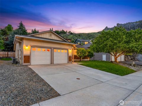 Photo of 1111 Splett Street, Wenatchee, WA 98801 (MLS # 2514432)