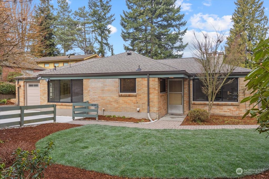 Photo of 3532 NE 97th Street, Seattle, WA 98115 (MLS # 2199908)