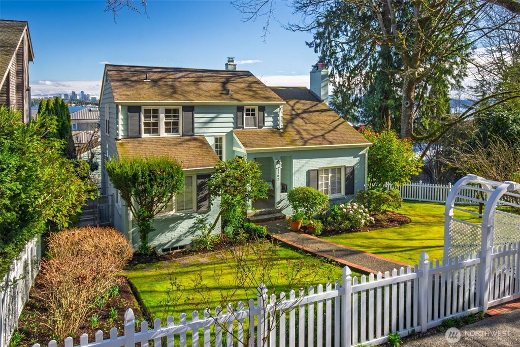 Photo of 1702 Lake Washington Boulevard, Seattle, WA 98122 (MLS # 2481552)