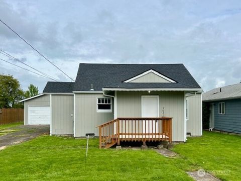 Photo of 2025 46th Ave, Longview, WA 98632 (MLS # 2513973)
