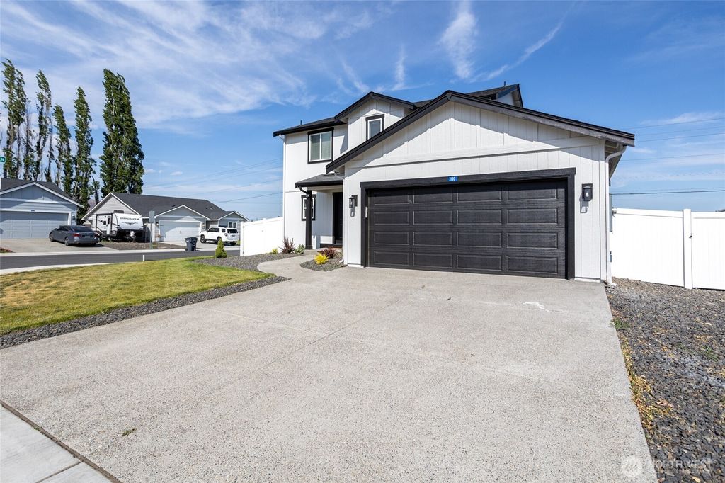 Photo of 601 N Oak Street, Tieton, WA 98947 (MLS # 2514667)