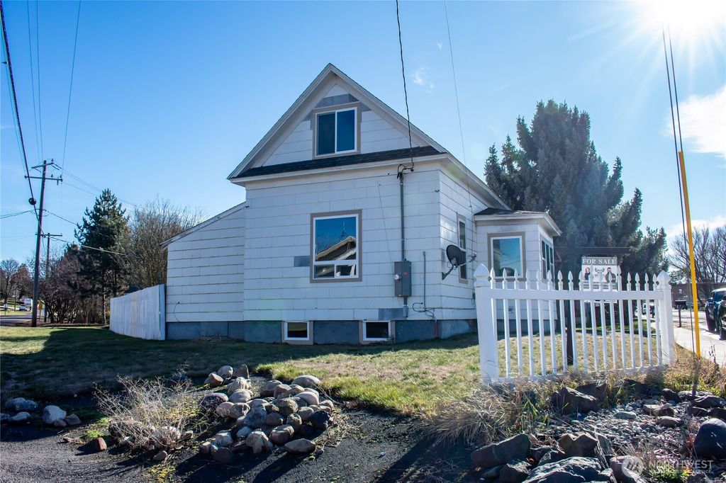 Photo of 100 D Street, Endicott, WA 99125 (MLS # 2483187)