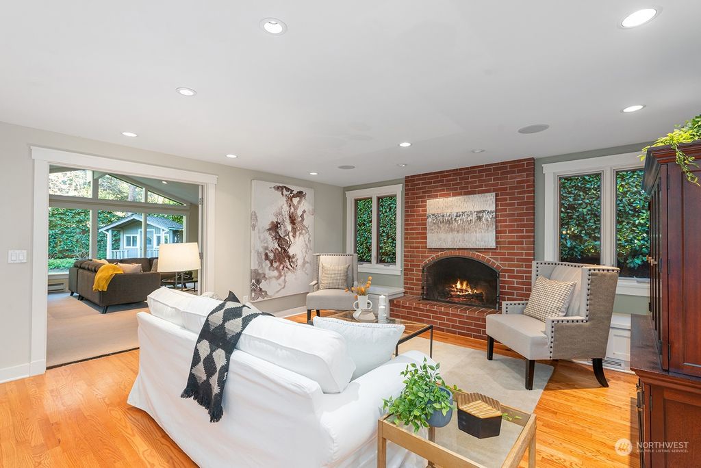 Photo of 5922 83rd Place SE, Mercer Island, WA 98040 (MLS # 2197459)