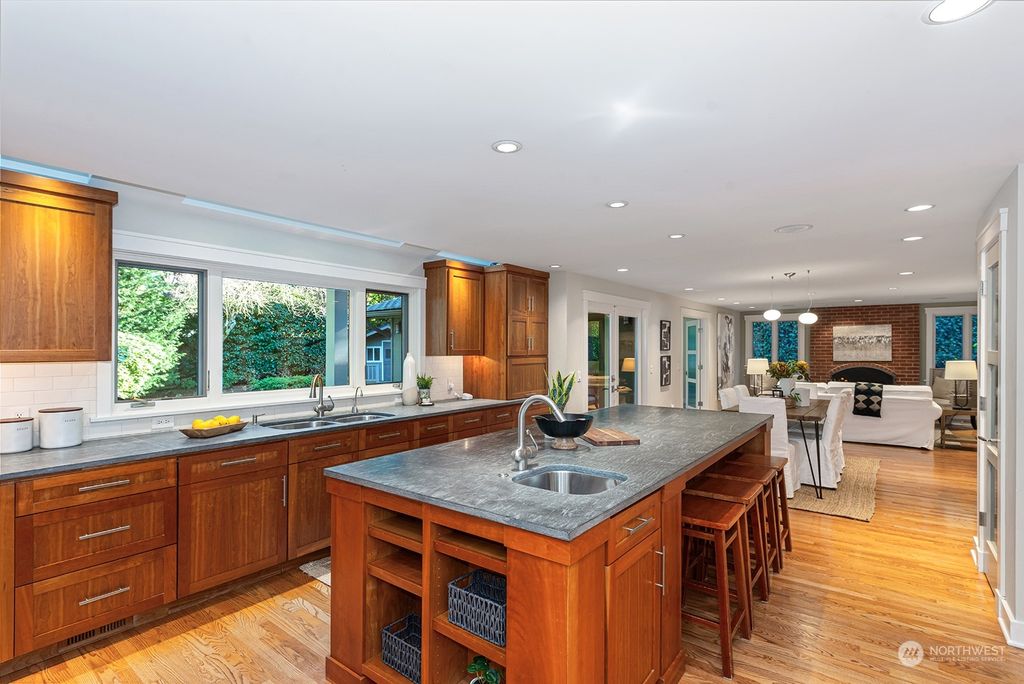 Photo of 5922 83rd Place SE, Mercer Island, WA 98040 (MLS # 2197459)