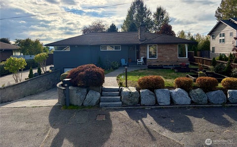 Photo of 522 Hawthorne Street, Everett, WA 98201 (MLS # 2590706)