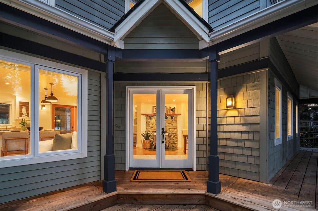 Photo of 2038 9th Street W, Kirkland, WA 98033 (MLS # 2556341)