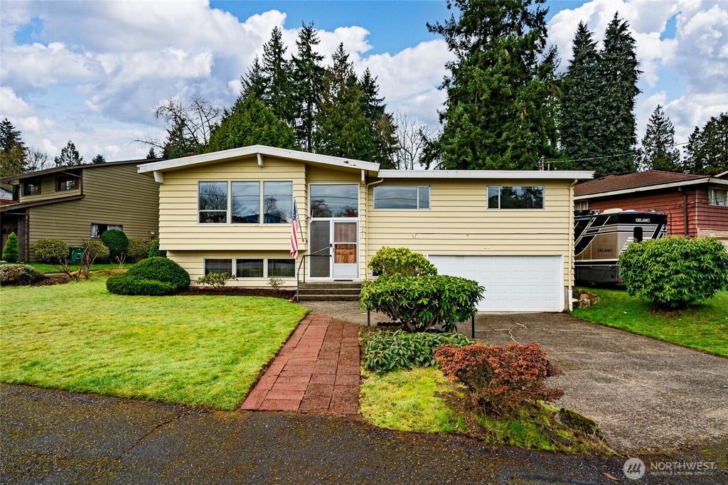 Photo of 1547 NE Brockman Place, Seattle, WA 98125 (MLS # 2475537)