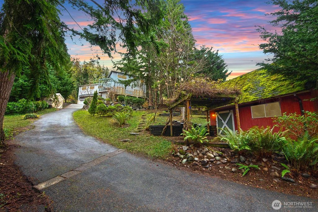 Photo of 12117 Clearview Drive, Edmonds, WA 98026 (MLS # 2474576)