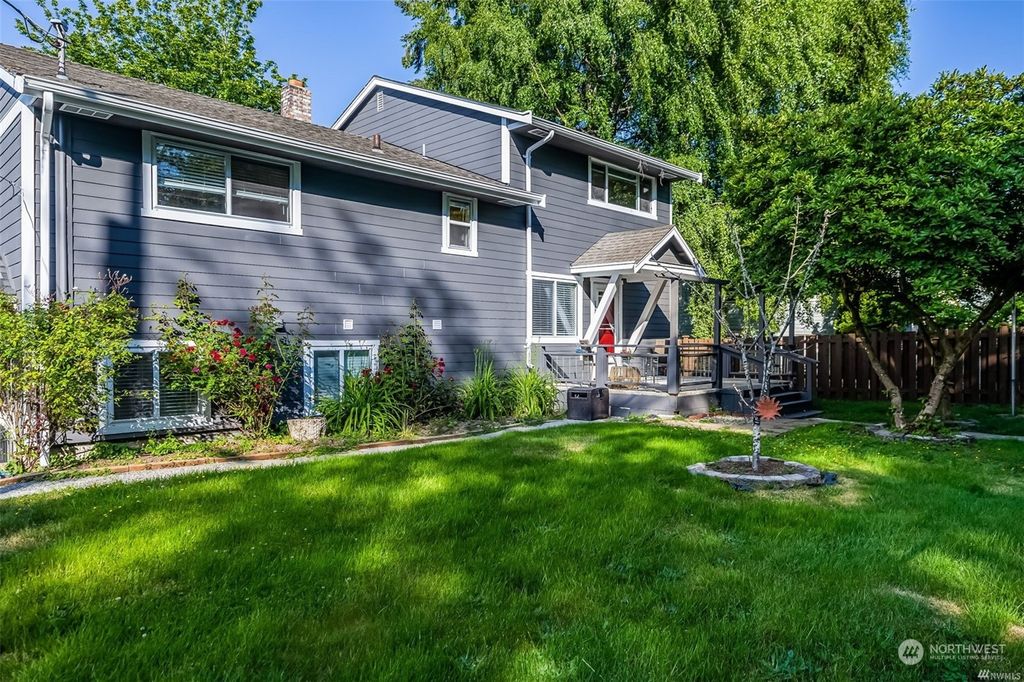 Photo of 19526 23rd Avenue NE, Shoreline, WA 98155 (MLS # 2133706)