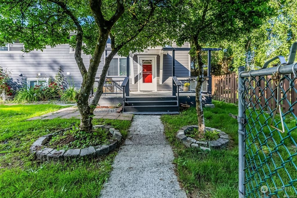 Photo of 19526 23rd Avenue NE, Shoreline, WA 98155 (MLS # 2133706)