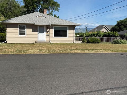 Photo of 1413 SE Central Avenue, College Place, WA 99324 (MLS # 2532844)